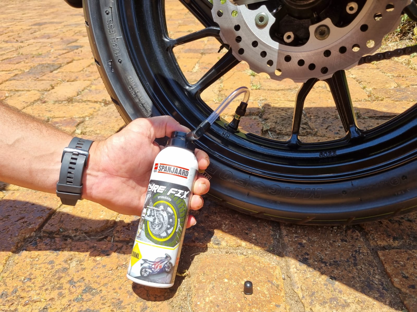 Spanjaard’s Motorcycle Tyre Fix.