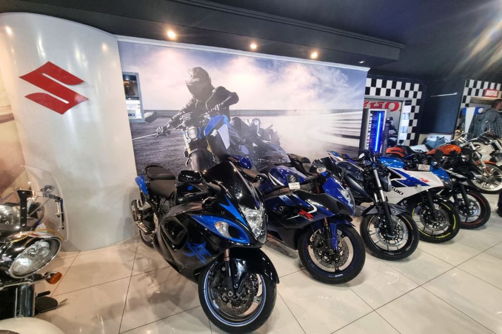 Zeemans Suzuki And Honda Wing Glen.