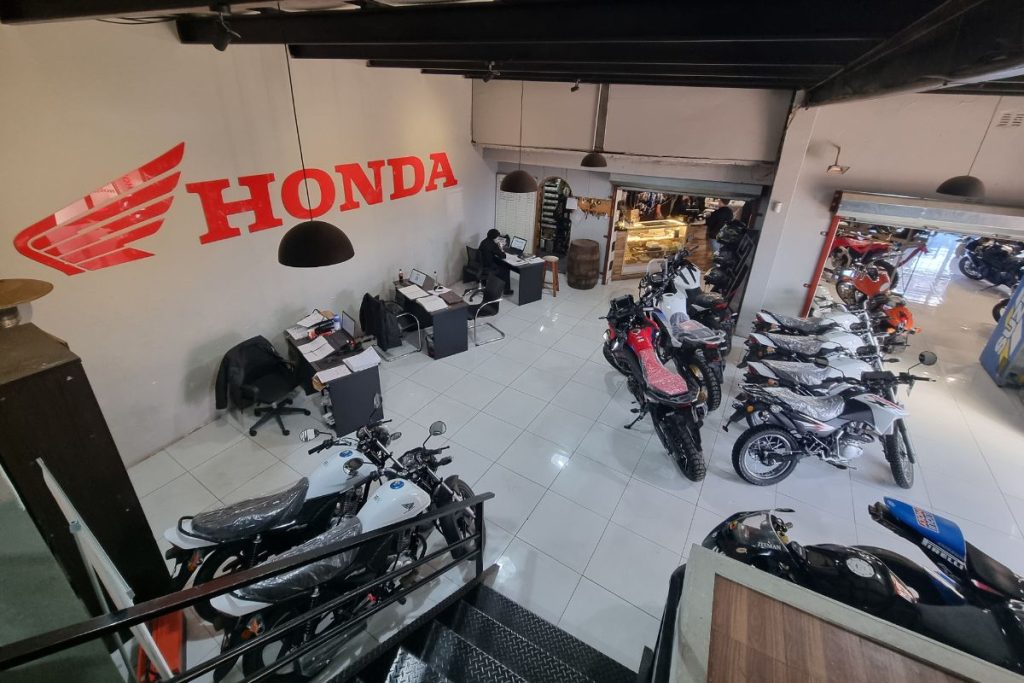 Zeemans Suzuki And Honda Wing Glen.