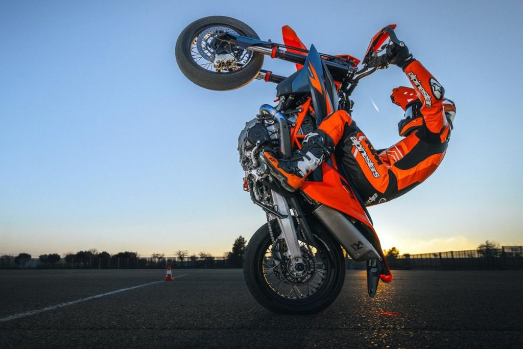 2026 KTM 690 SMC R