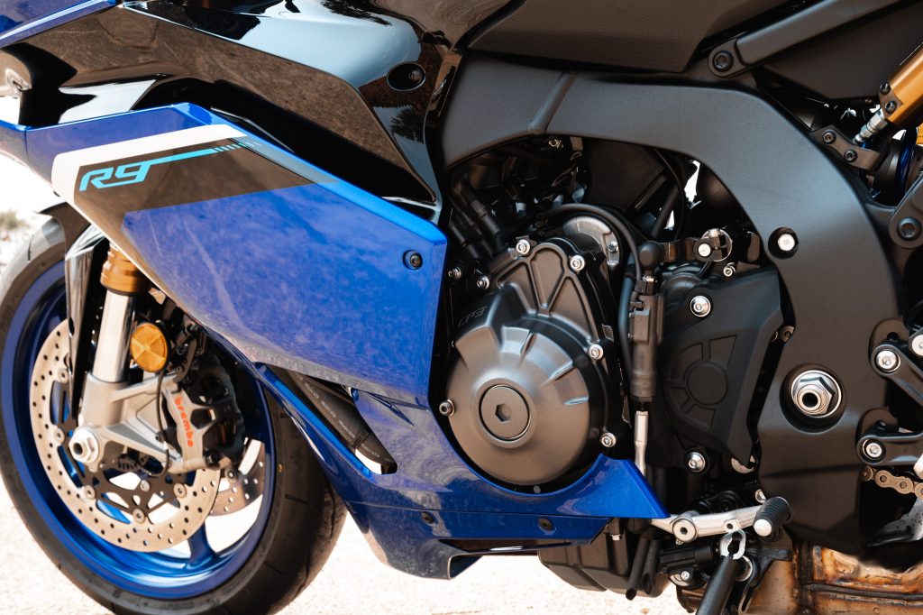 Yamaha R9