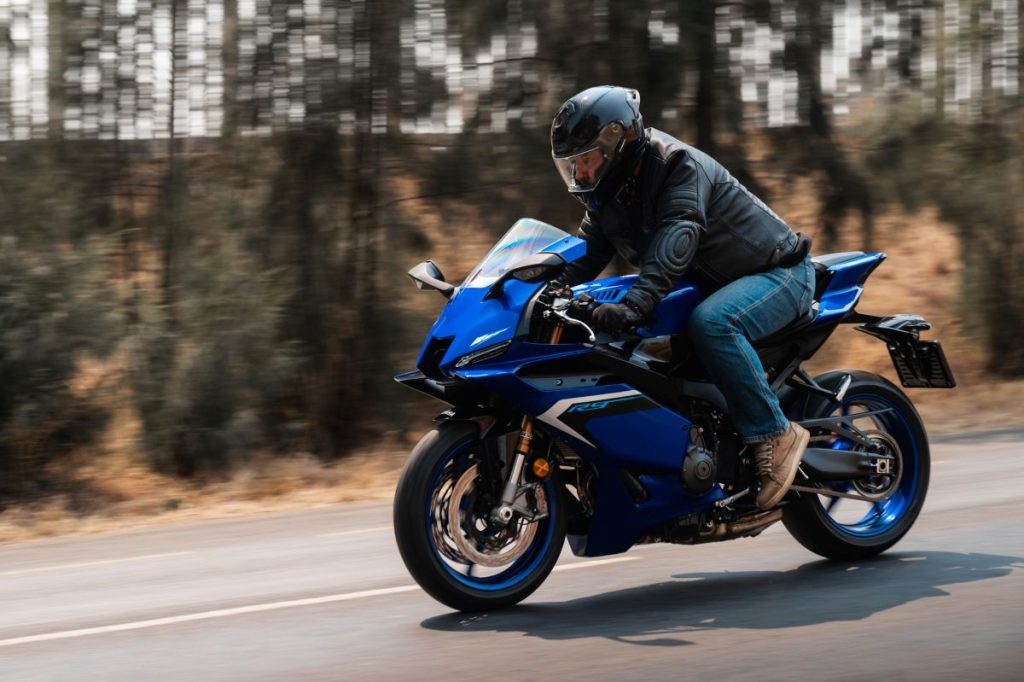 Yamaha R9