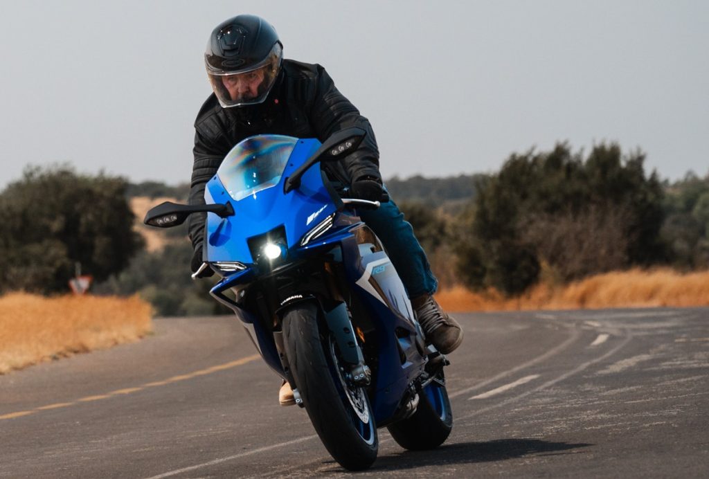 Yamaha R9