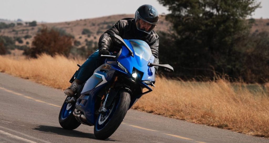 Yamaha R9