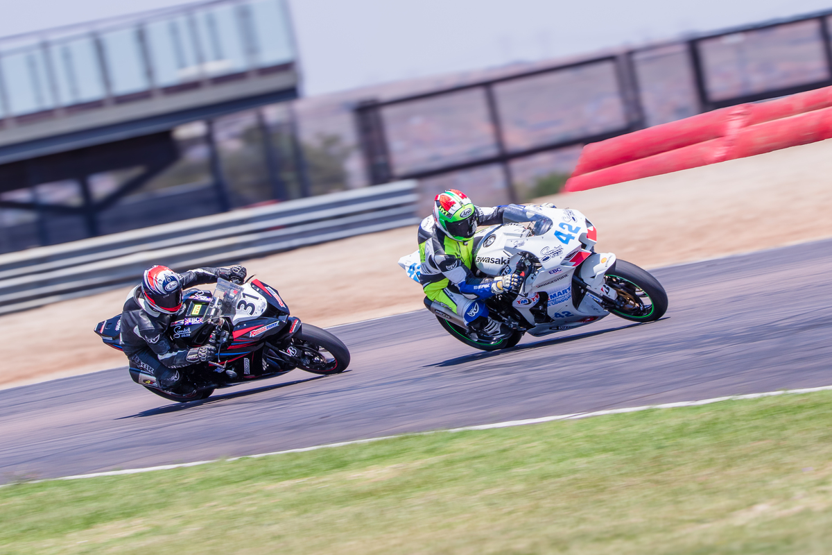 ZX-10 Masters Cup Round 8 Zwartkops Raceway - Ridefast Motorcycle
